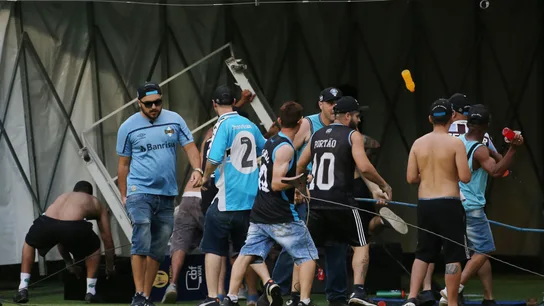 Aficionados de Gremio destrozan el VAR Aficionados de Gremio destrozan el VAR