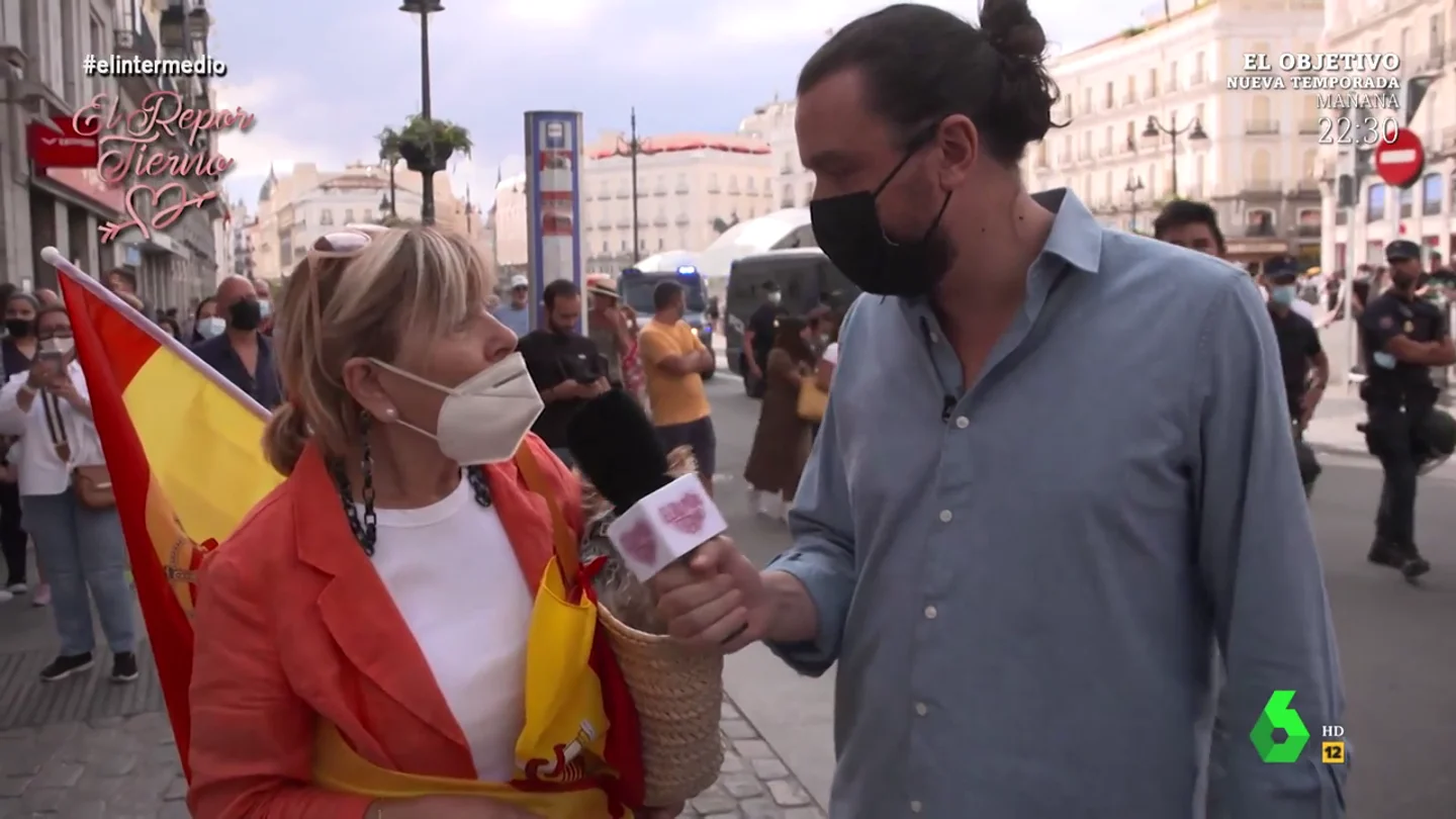 "Sánchez es diabólico y no le hemos escogido": el enfado de una simpatizante de Santiago Abascal con el Gobierno "Sánchez es diabólico y no le hemos escogido": el enfado de una simpatizante de Santiago Abascal con el Gobierno