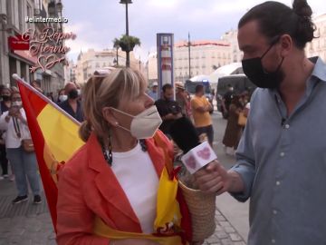  "Sánchez es diabólico y no le hemos escogido": el enfado de una simpatizante de Santiago Abascal con el Gobierno