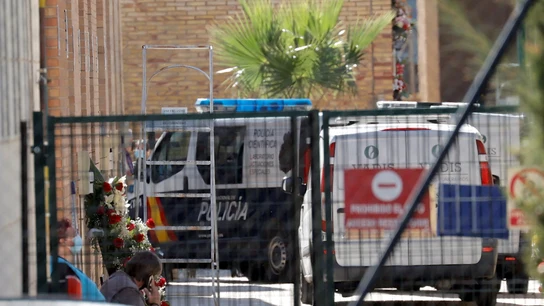 El dispositivo policial en el cementerio parroquial de Torrent tras el tiroteo El dispositivo policial en el cementerio parroquial de Torrent tras el tiroteo