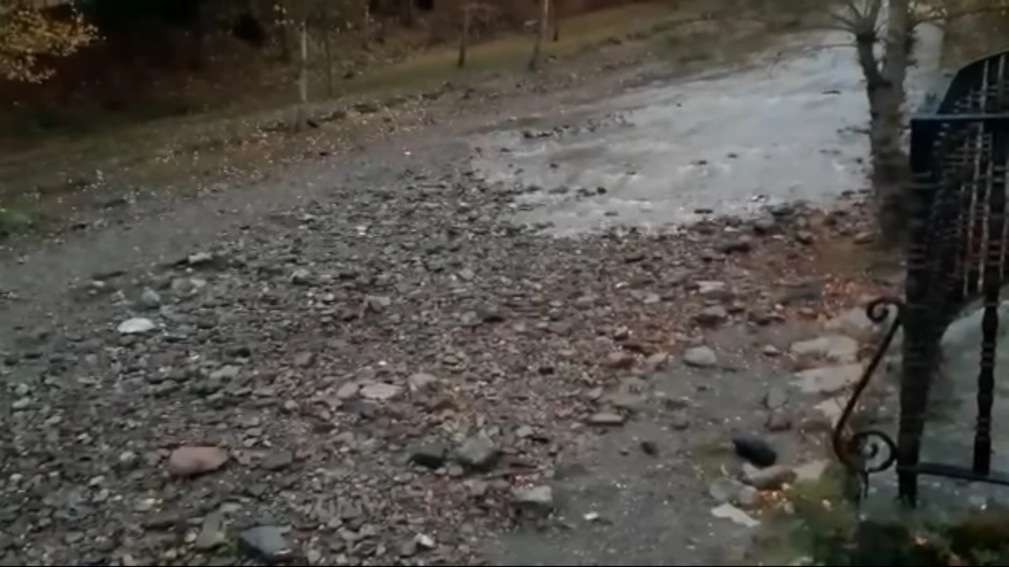 Río Oja a su paso por Ezcaray (La Rioja) Río Oja a su paso por Ezcaray (La Rioja)