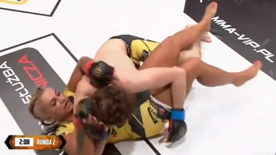 Combate entre la luchadora Ula Siekacz y el boxeador Piotr Lisowski Combate entre la luchadora Ula Siekacz y el boxeador Piotr Lisowski