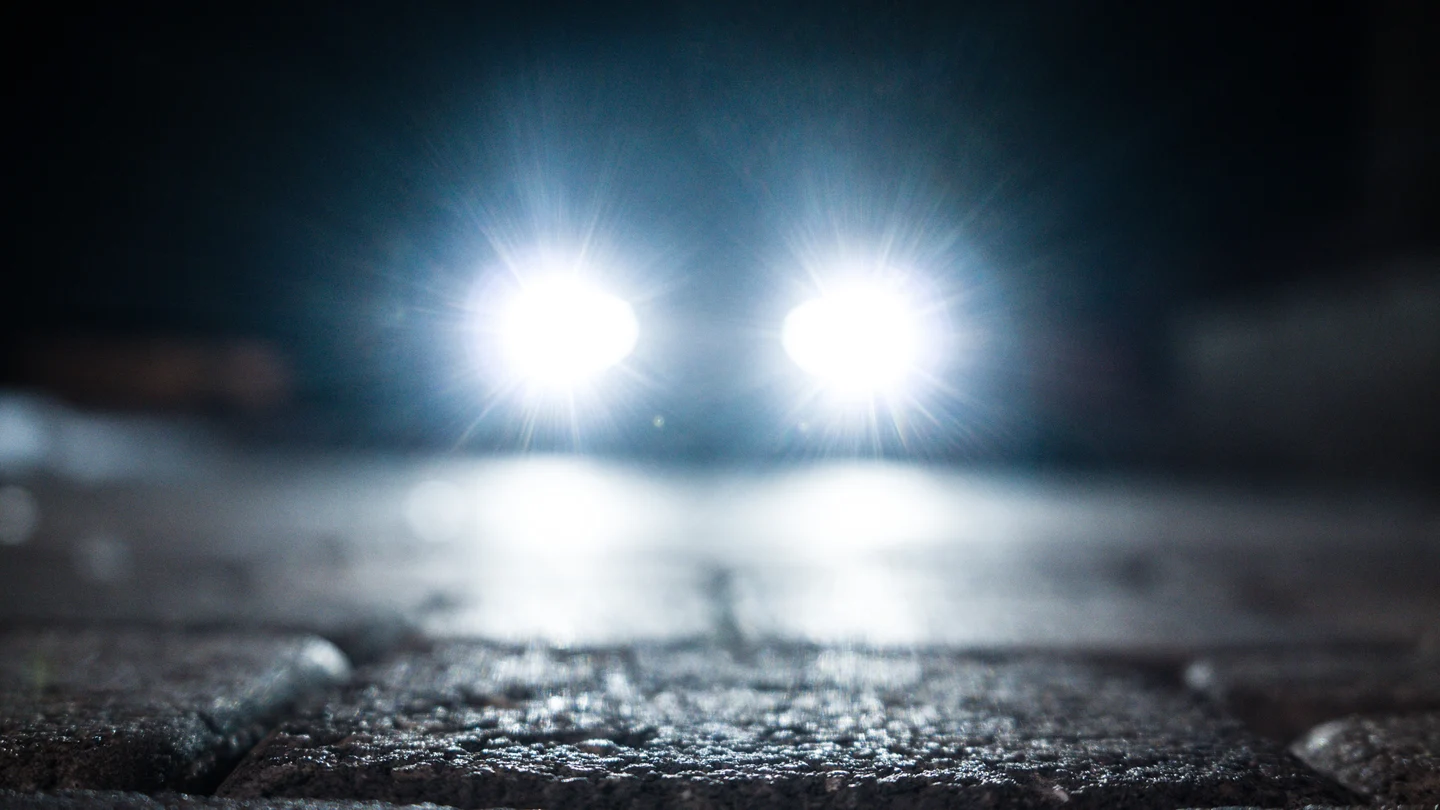 Cómo limpiar los faros del coche con cosas de casa Cómo limpiar los faros del coche con cosas de casa
