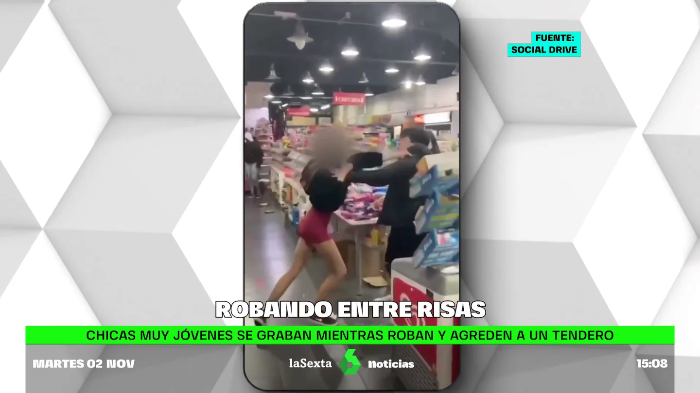 Media docena de jóvenes arrasan con los productos de una tienda de ultramarinos entre risas y agreden al dueño, de origen chino Media docena de jóvenes arrasan con los productos de una tienda de ultramarinos entre risas y agreden al dueño, de origen chino