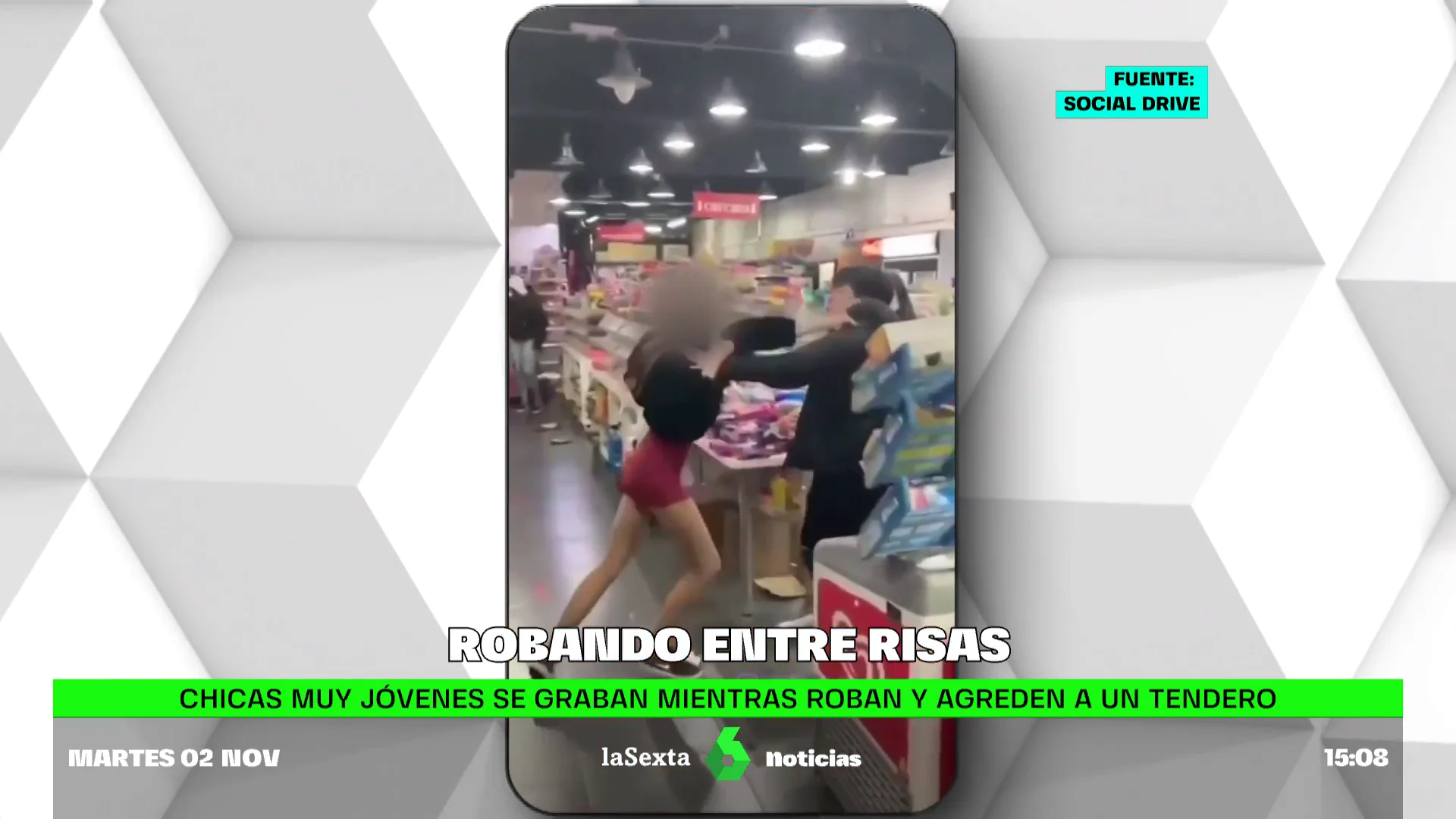 Media docena de jóvenes arrasan con los productos de una tienda de ultramarinos entre risas y agreden al dueño, de origen chino