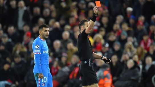 Felipe, expulsado en Anfield