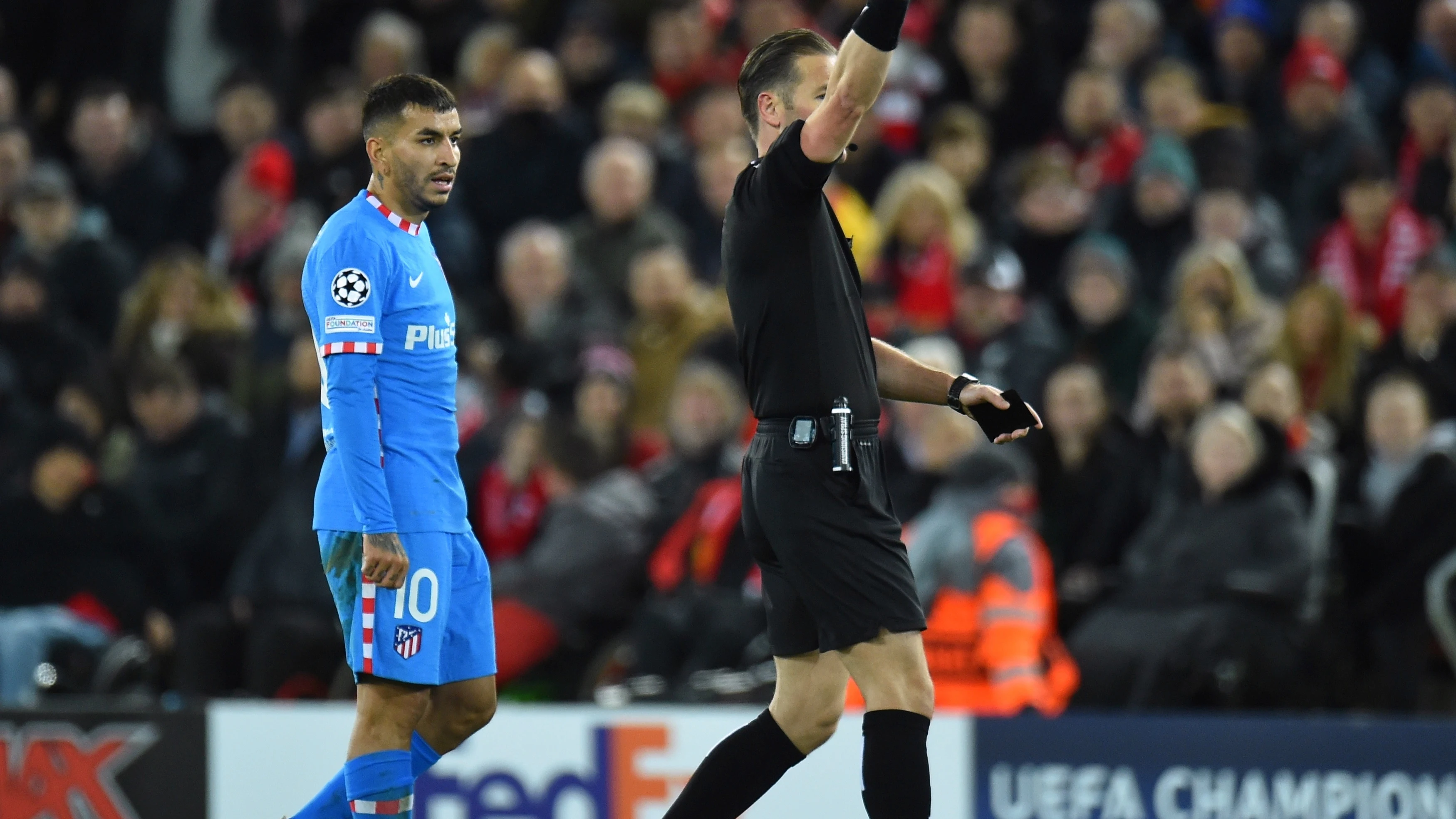 Felipe, expulsado en Anfield