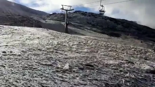 Caen los primeros copos de nieve en Sierra Nevada Caen los primeros copos de nieve en Sierra Nevada