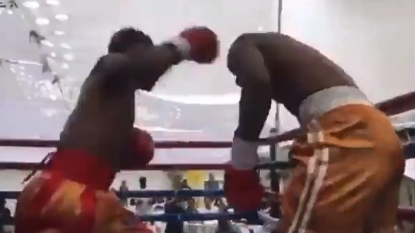 Muere Taurai Zimunya, boxeador de 24 años, tras colapsar en el ring Muere Taurai Zimunya, boxeador de 24 años, tras colapsar en el ring