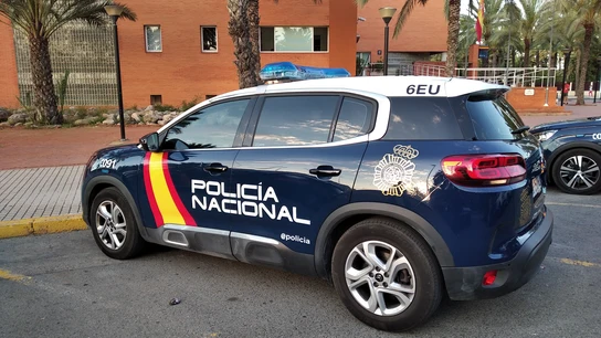 Un coche patrulla de la Policía Nacional de Alicante Un coche patrulla de la Policía Nacional de Alicante