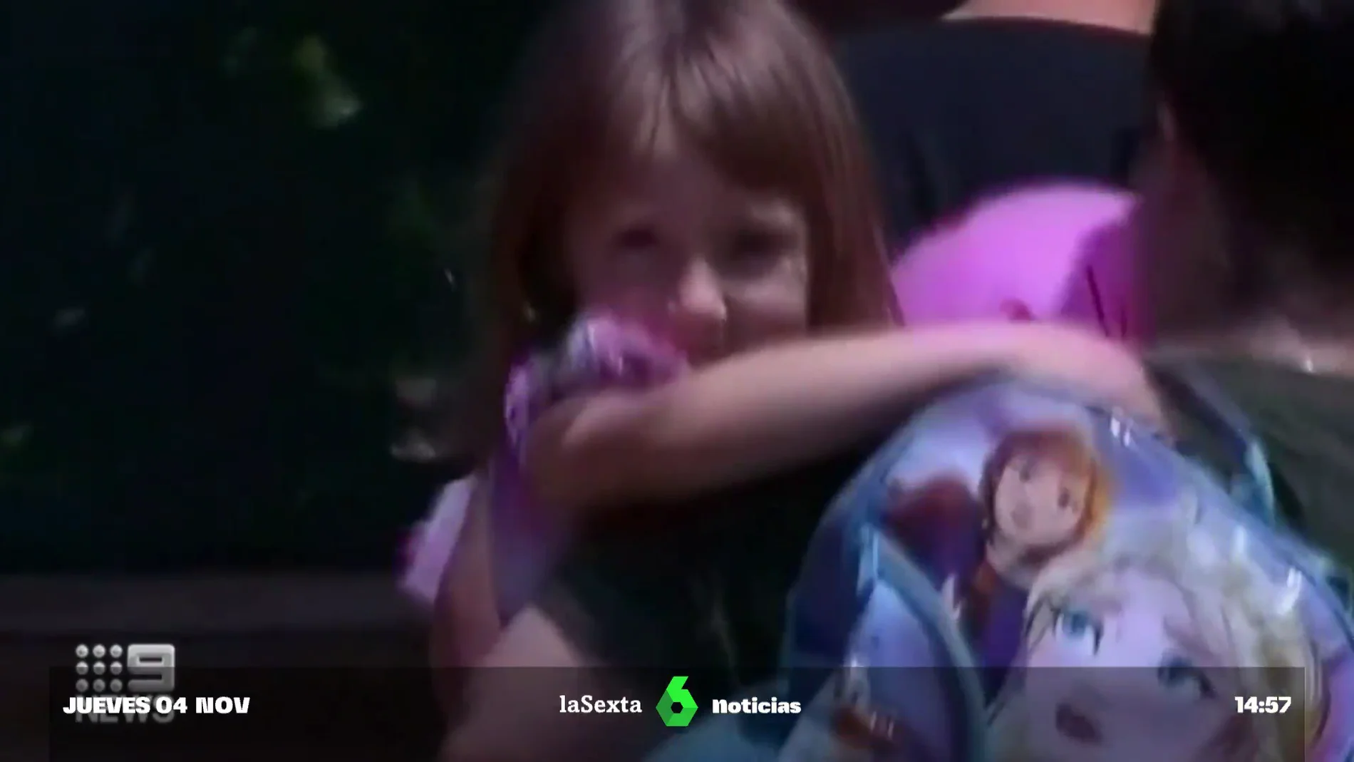En una habitación encerrada con juguetes: así encontraron a la niña australiana que fue secuestrada en un camping