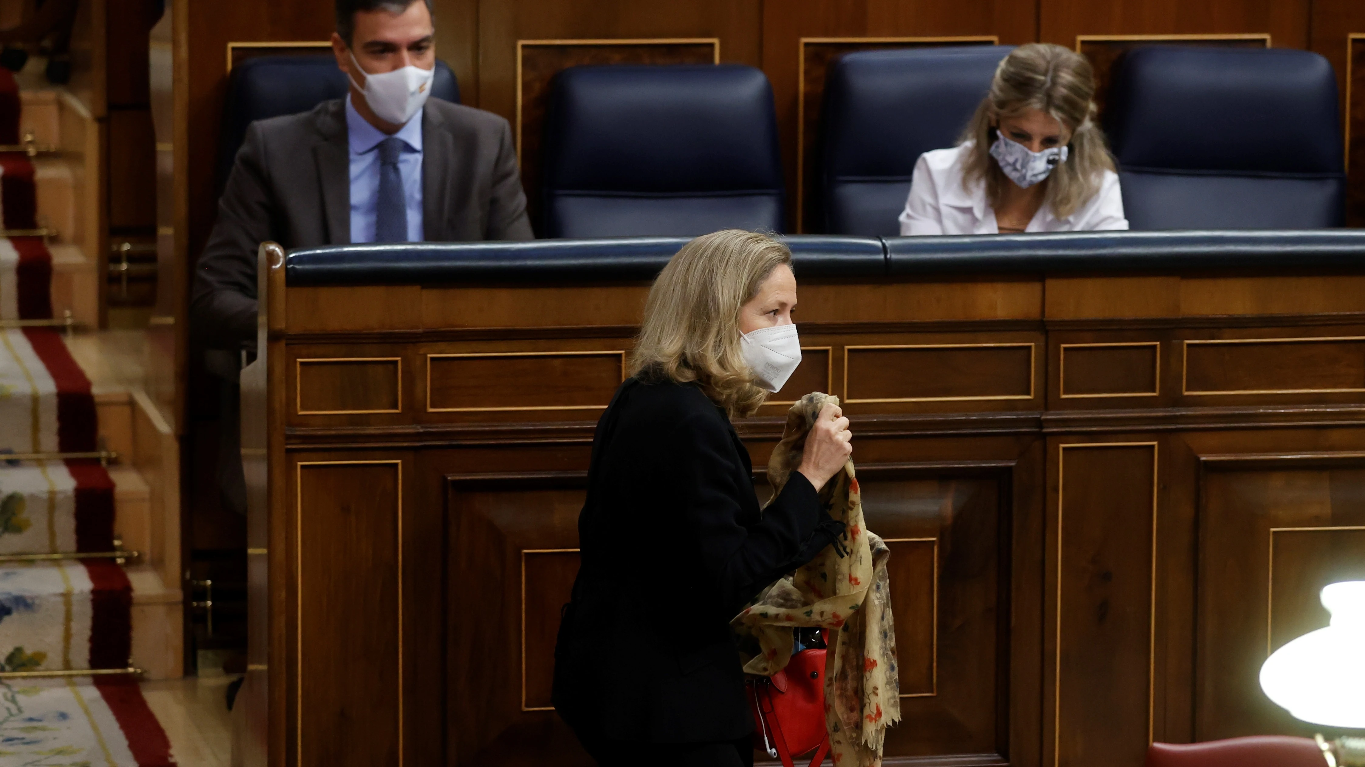 El presidente Sánchez junto a las vicepresidentas Calviño y Díaz en el Congreso de los Diputados.