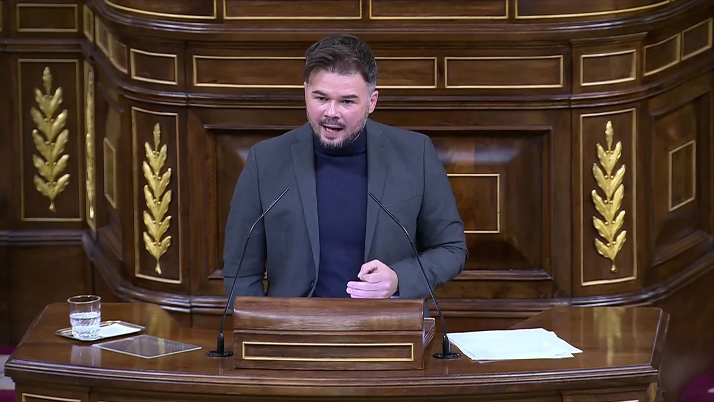 Rufián: "Desayunar fruta es más caro que un bollycao. Cuando la derecha se mofa de esto, es odio de clase" Rufián: "Desayunar fruta es más caro que un bollycao. Cuando la derecha se mofa de esto, es odio de clase"