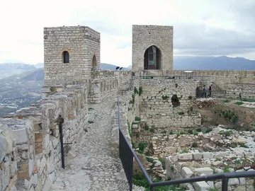 Cruz del Castillo de Santa Catalina: esta es su historia Cruz del Castillo de Santa Catalina: esta es su historia