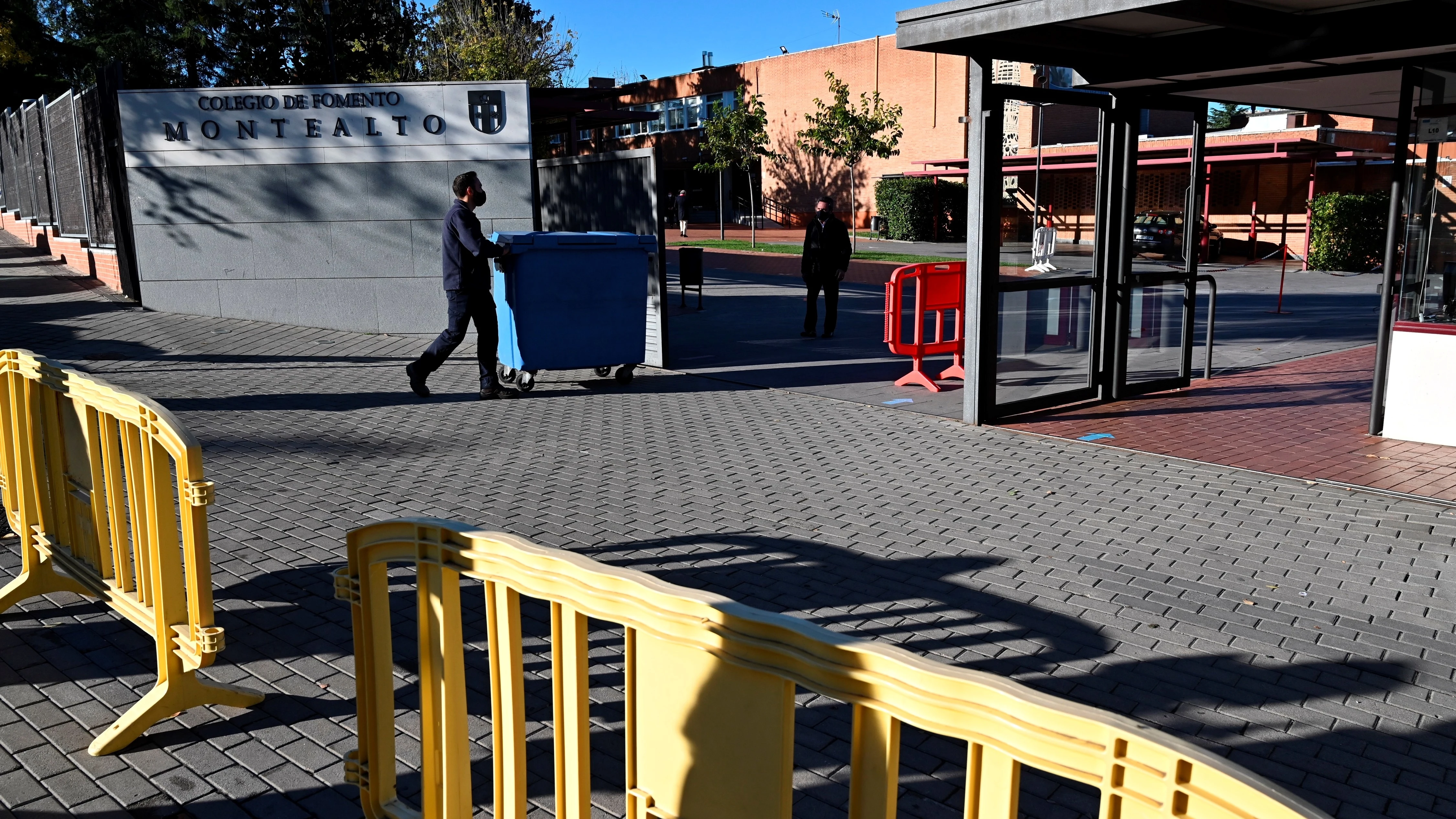 Vista de la entrada del colegio Fomento Montealto, donde se produjo el atropello mortal.