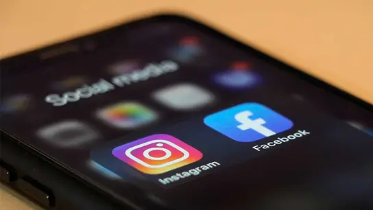 Todo lo bueno que nos ofrece el modo oscuro de Facebook e Instagram Todo lo bueno que nos ofrece el modo oscuro de Facebook e Instagram