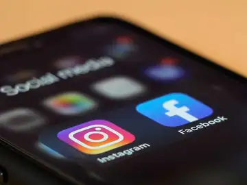 Todo lo bueno que nos ofrece el modo oscuro de Facebook e Instagram Todo lo bueno que nos ofrece el modo oscuro de Facebook e Instagram