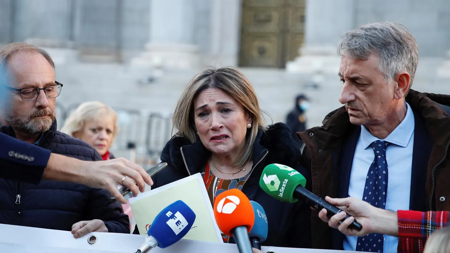 La madre de Marta Calvo atiende a los medios La madre de Marta Calvo atiende a los medios
