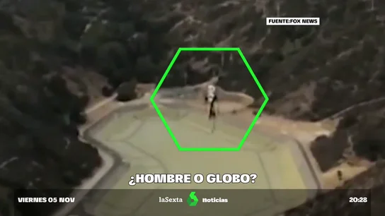 ¿Iron Man o un globo? Así es la extraña figura voladora en Los Ángeles que ha puesto contra las cuerdas al FBI ¿Iron Man o un globo? Así es la extraña figura voladora en Los Ángeles que ha puesto contra las cuerdas al FBI
