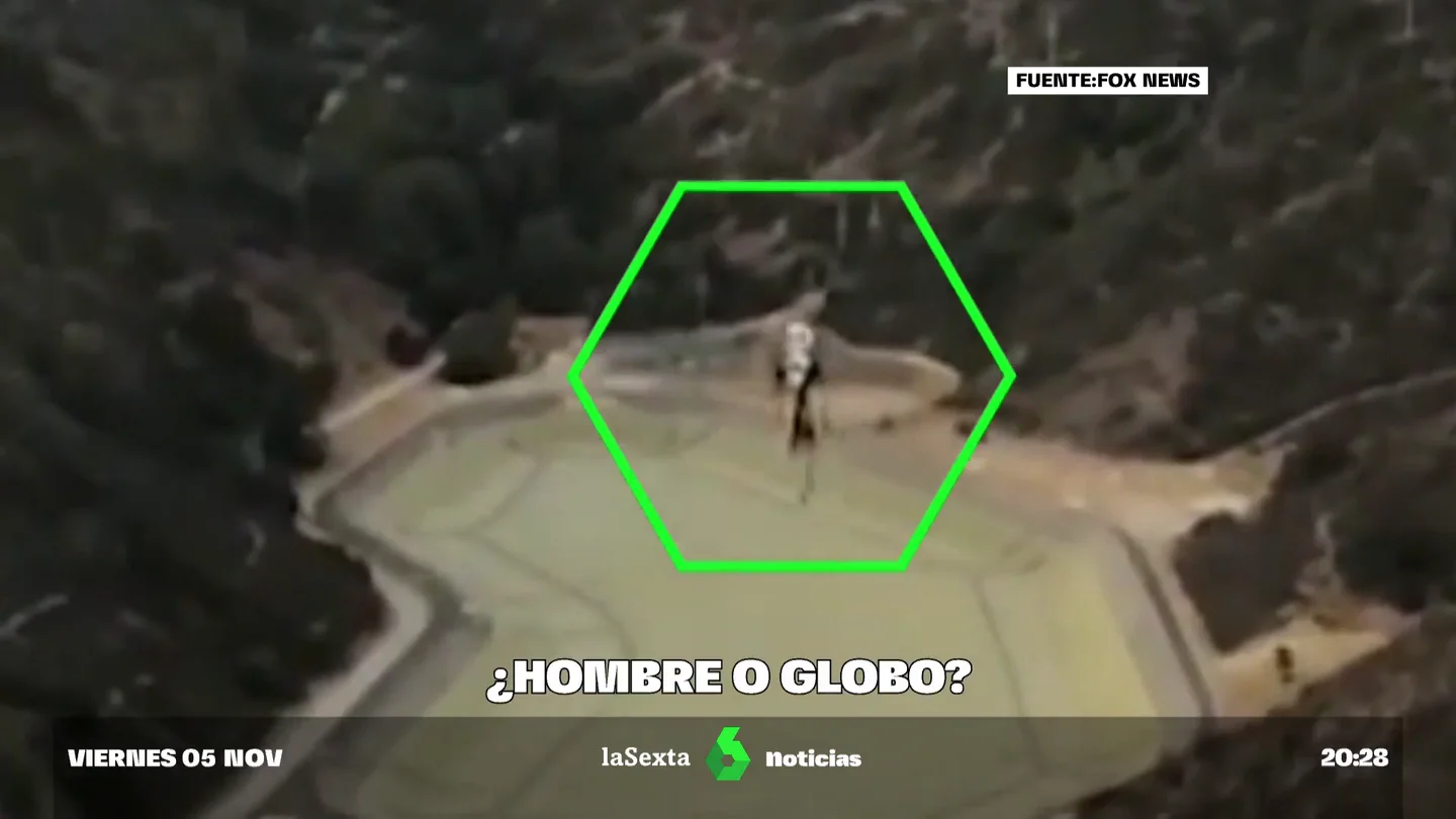 ¿Iron Man o un globo? Así es la extraña figura voladora en Los Ángeles que ha puesto contra las cuerdas al FBI ¿Iron Man o un globo? Así es la extraña figura voladora en Los Ángeles que ha puesto contra las cuerdas al FBI