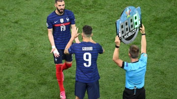 Benzema y Giroud, con Francia