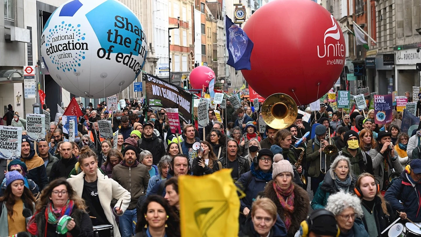 Miles de personas exigen a los líderes mundiales en Glasgow que planten cara al cambio climático Miles de personas exigen a los líderes mundiales en Glasgow que planten cara al cambio climático