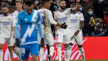 Benzema celebra un gol ante el Rayo