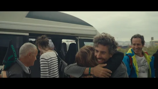 De enterrarse en cemento a escalar la Torre Eiffel: los impactantes movimientos de los 'viejos' ecologistas españoles De enterrarse en cemento a escalar la Torre Eiffel: los impactantes movimientos de los 'viejos' ecologistas españoles