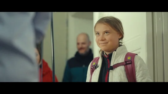 Así fue el encuentro de Gonzo y Greta Thunberg antes de empezar la entrevista fuera de cámaras en Salvados Así fue el encuentro de Gonzo y Greta Thunberg antes de empezar la entrevista fuera de cámaras en Salvados