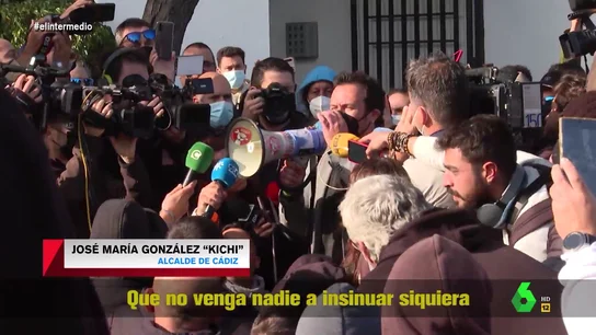 La reivindicación de 'Kichi' altavoz en mano por las protestas en Cádiz: "Hemos tenido que prenderle fuego para que en Madrid nos hagan caso" La reivindicación de 'Kichi' altavoz en mano por las protestas en Cádiz: "Hemos tenido que prenderle fuego para que en Madrid nos hagan caso"
