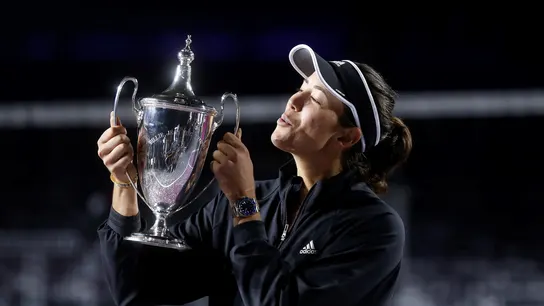 Muguruza se convierte en 'maestra de maestras' tras vencer a Kontaveit Muguruza se convierte en 'maestra de maestras' tras vencer a Kontaveit