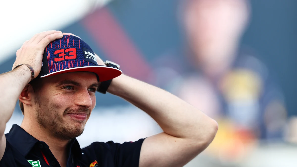 Verstappen se lleva las manos a la cabeza