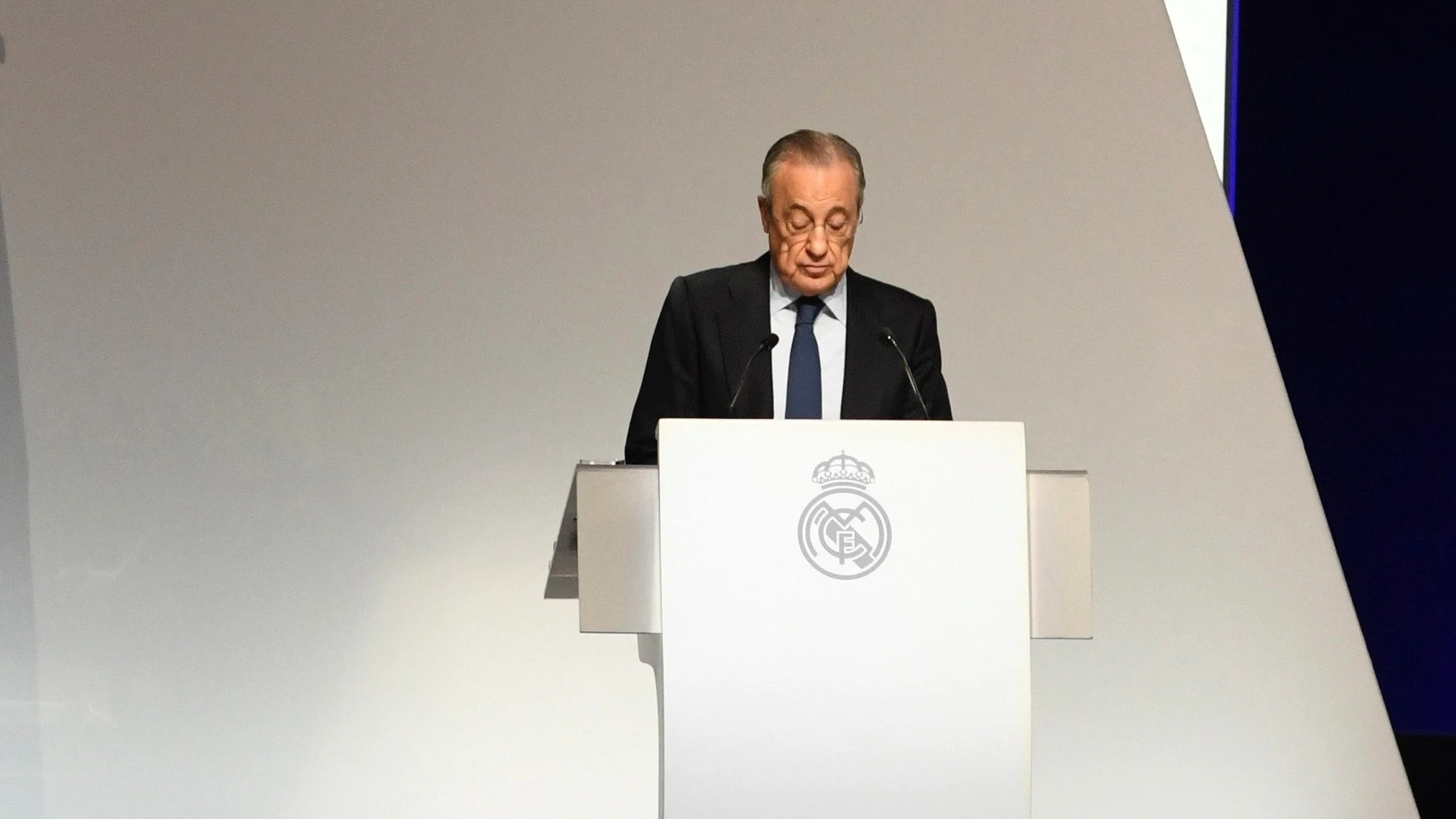 Florentino Pérez, en la Asamblea de socios compromisarios