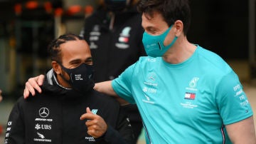 Hamilton, con Toto Wolff