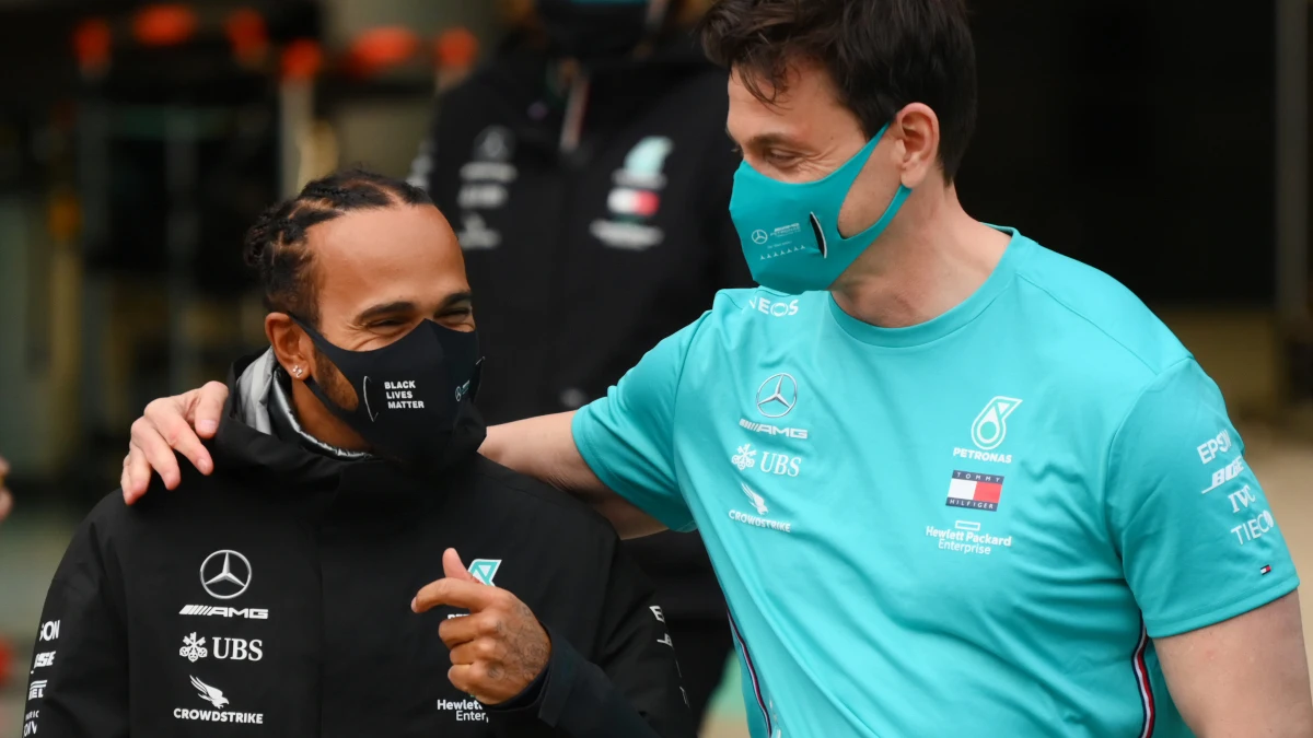 Hamilton, con Toto Wolff