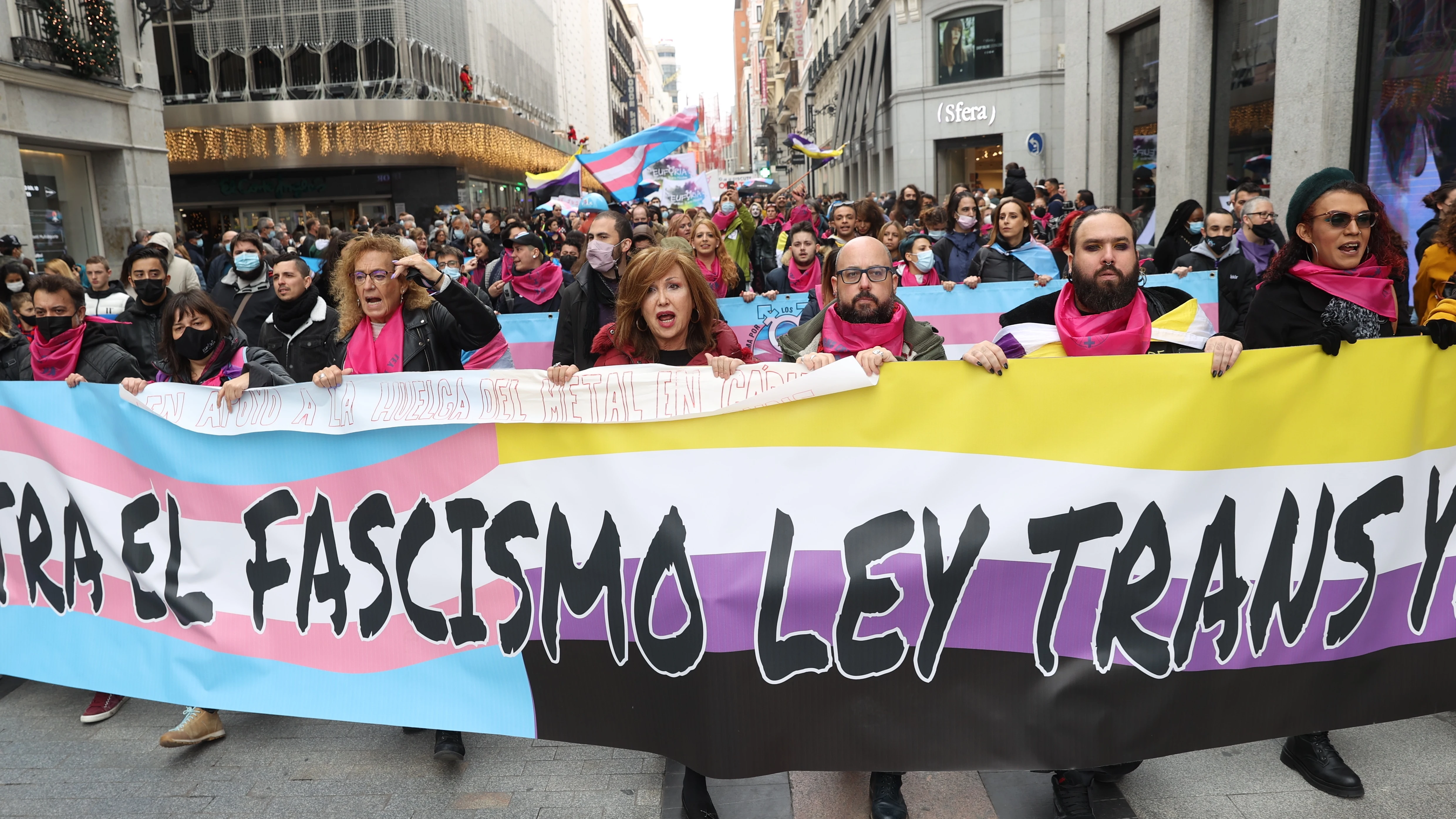 Cientos de personas marchan en Madrid por el Día Internacional de la Memoria Transexual