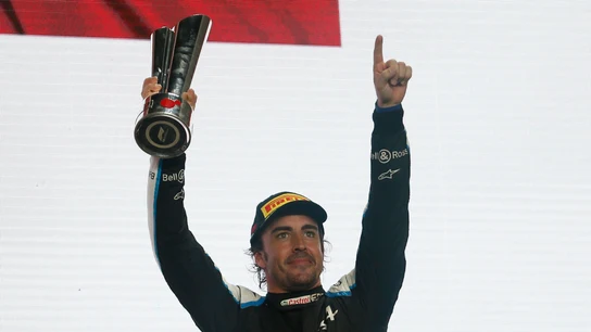 Fernando Alonso se sube al podio en el GP de Catar Fernando Alonso se sube al podio en el GP de Catar