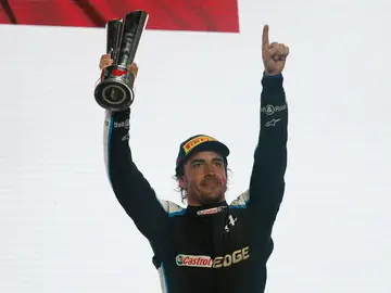 Fernando Alonso se sube al podio en el GP de Catar