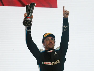 Fernando Alonso se sube al podio en el GP de Catar Fernando Alonso se sube al podio en el GP de Catar