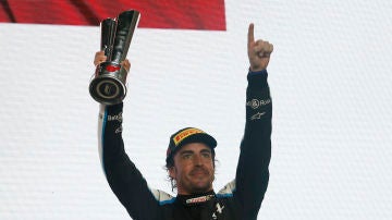 Fernando Alonso se sube al podio en el GP de Catar