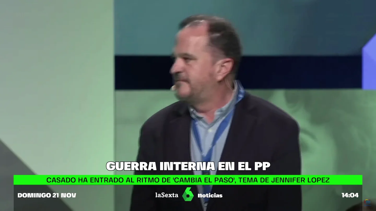 La elocuente reacción de Carlos Iturgaiz cuando la llegada de Pablo Casado a ritmo de Jennifer López interrumpe su discurso La elocuente reacción de Carlos Iturgaiz cuando la llegada de Pablo Casado a ritmo de Jennifer López interrumpe su discurso