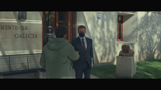 La risa de Feijóo cuando Gonzo le confiesa que lleva cuatro horas esperándole en la calle tras no aceptar su entrevista La risa de Feijóo cuando Gonzo le confiesa que lleva cuatro horas esperándole en la calle tras no aceptar su entrevista