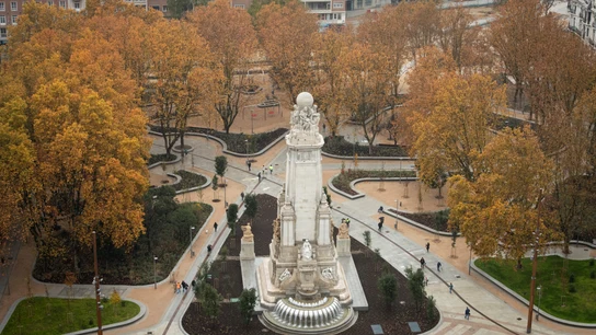 Madrid abre este lunes al público la remodelada Plaza de España, tras más de dos años de obras. Madrid abre este lunes al público la remodelada Plaza de España, tras más de dos años de obras.