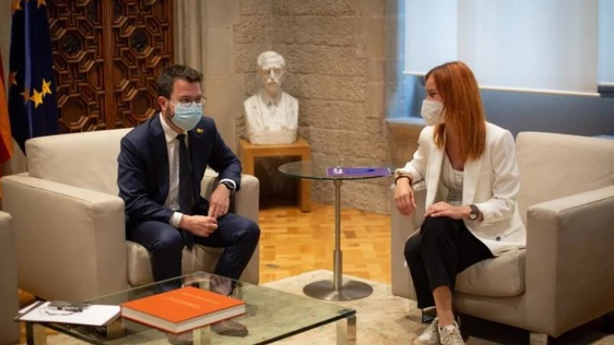 El president de la Generalitat, Pere Aragonès, durante una reunión con la líder de los Comuns en el Parlament, Jéssica Albiach