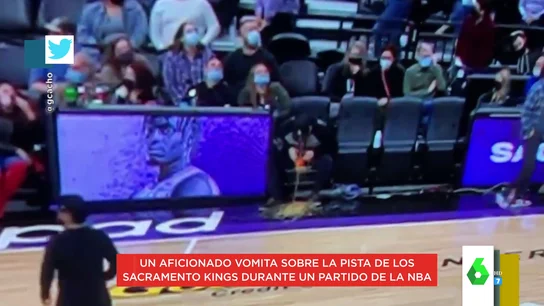 Un espectador vomita en plena pista en mitad de un partido de baloncesto de la NBA Un espectador vomita en plena pista en mitad de un partido de baloncesto de la NBA
