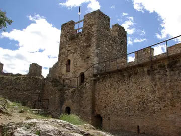 Castillo de Cornatel: esta es la historia de uno de los emblemas de El Bierzo Castillo de Cornatel: esta es la historia de uno de los emblemas de El Bierzo