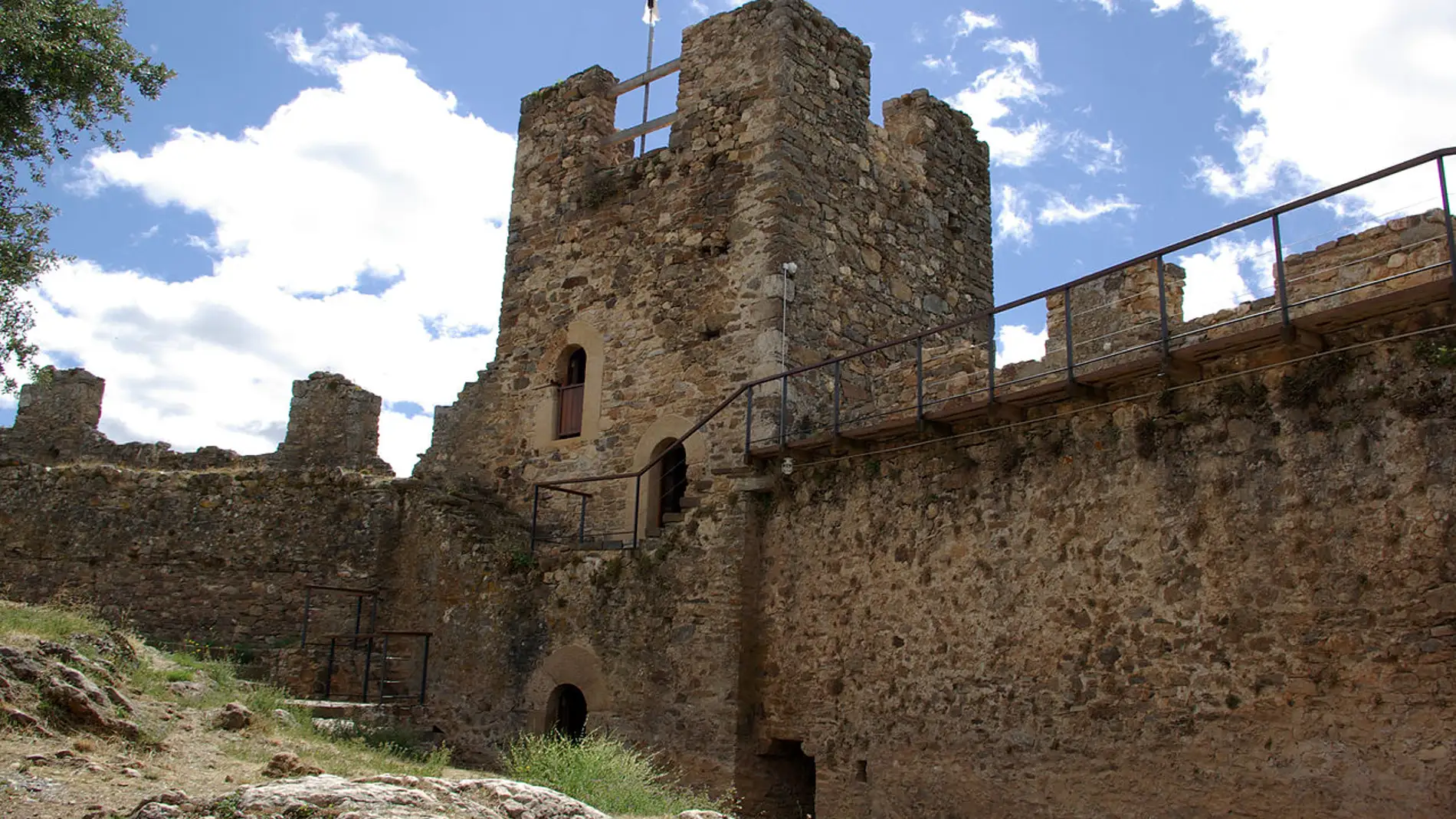 Castillo de Cornatel: esta es la historia de uno de los emblemas de El Bierzo