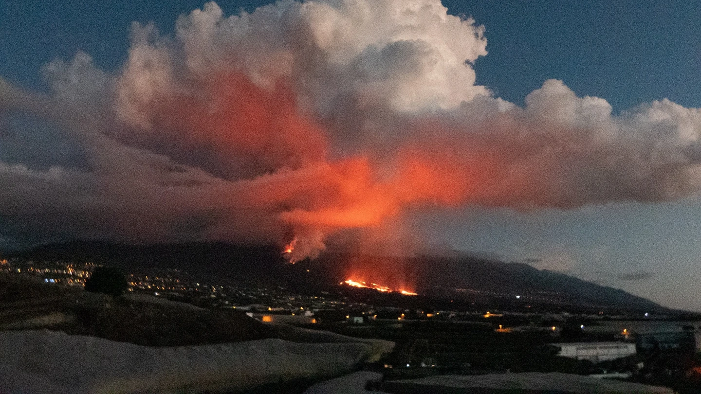 El volcán de Cumbre Vieja, en erupción El volcán de Cumbre Vieja, en erupción