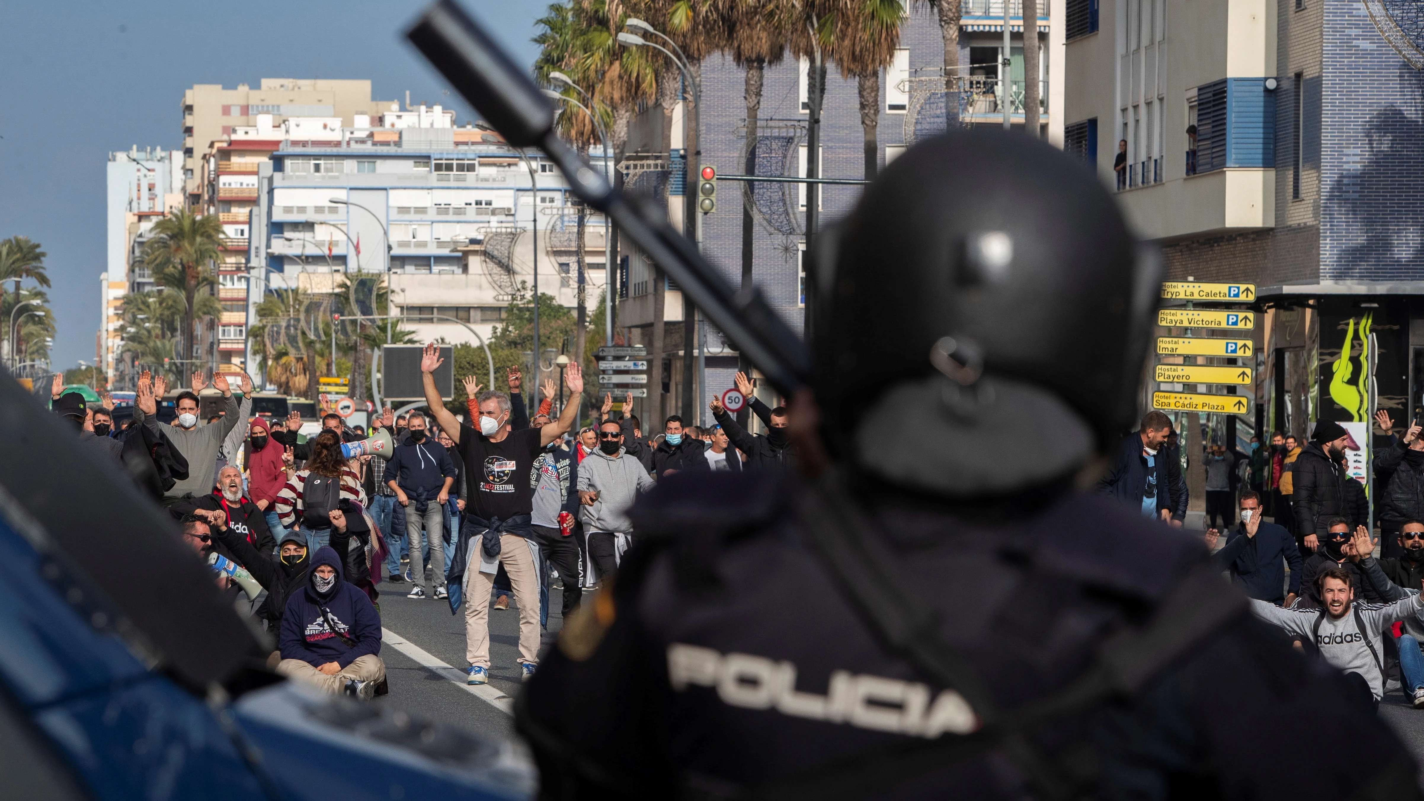 Unidas Podemos rechaza el uso de tanquetas contra los manifestantes de la huelga del metal en Cádiz