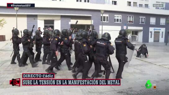 Cargas policiales en una nueva jornada de huelga del metal en C&aacute;diz